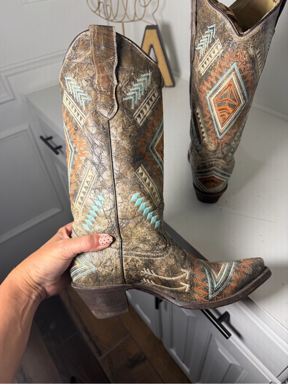 Corral Womens 8 Distressed Leather Cowboy Boots Southwestern Embroidered - Picture 8 of 11